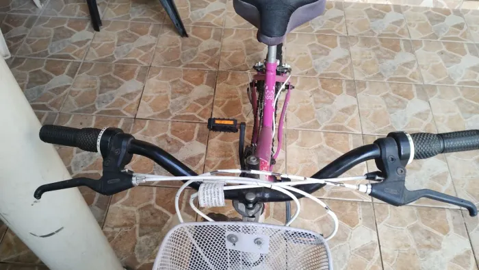 bicicleta com marcha aro 20 semi nova