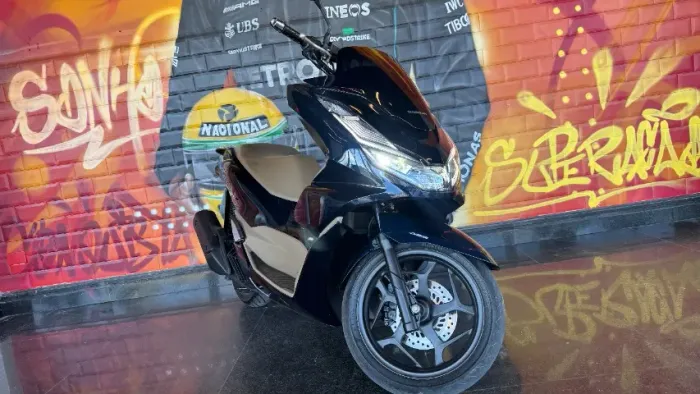 Honda PCX DLX 2025