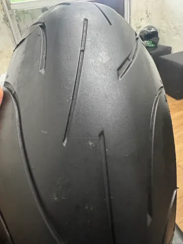 Pneu de 190 por 50 michelin