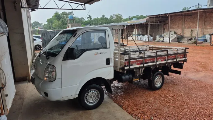 Excelente kia bongo ano 2011 modelo 2012, com ar condicionado, direção hidráulica,
