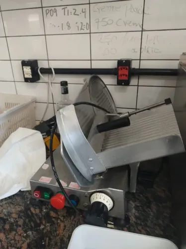Fatiadora de Frios