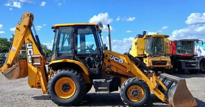 Retroescavadeira JCB 3cx 2022