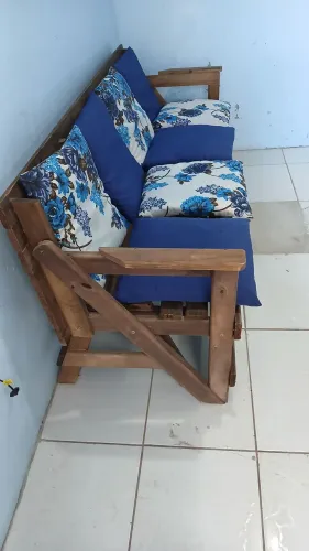 Banco que vira mesa .
