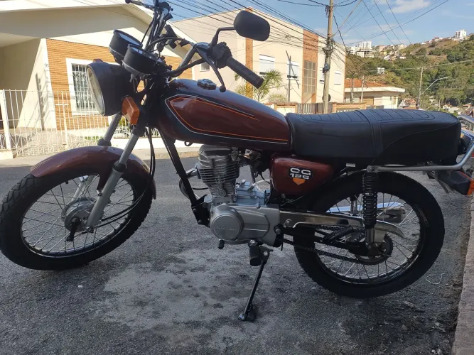 Vendo cg 1981, motocicleta revisada e em algumas partes restauradas.
