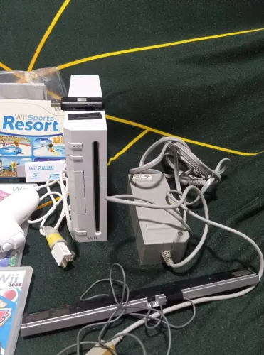 Nintendo desbloqueado Wii com 2 controles+ HD com 18 jogos