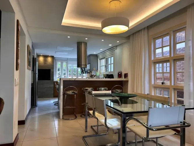 Casa com 5 dormitórios em Torres e aceita pet