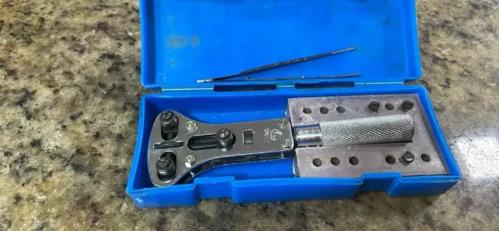Kit Ferramenta para Relojoeiro - Abridor de Tampa de Relógios | Shanghai China