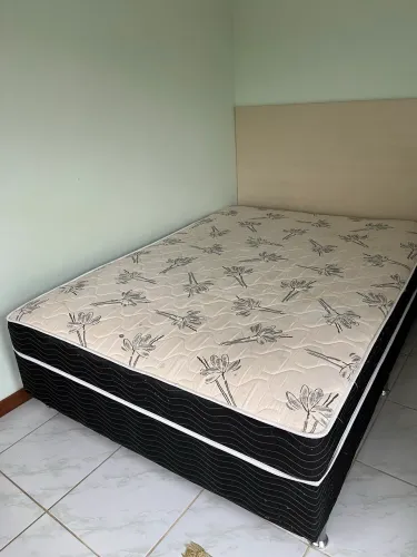 Cama casal box compacta