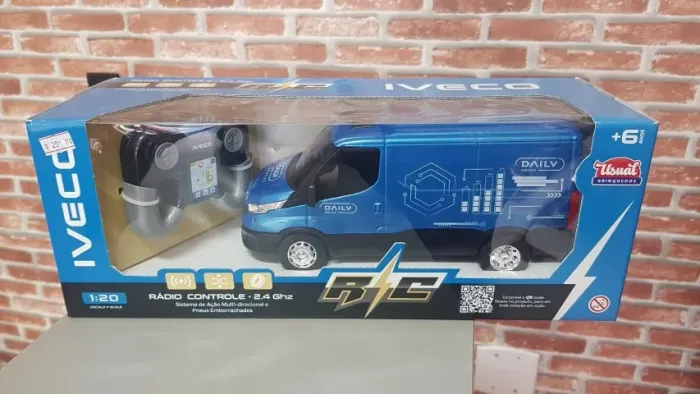 Van Azul - Escala 1:20 - Brinquedo com controle remoto wireless 2.4ghz