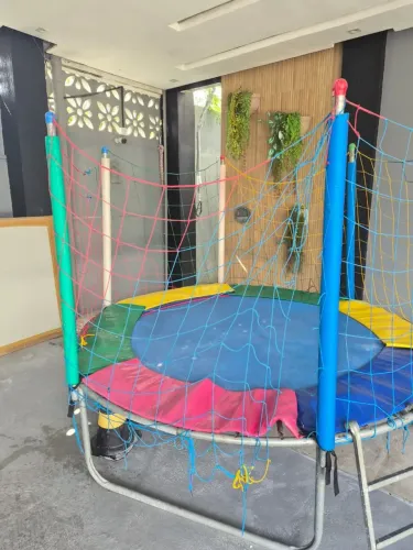 Cama elástica  / pula pula infantil