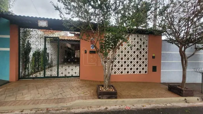 Venda de Casas / Padrão na cidade de Araraquara