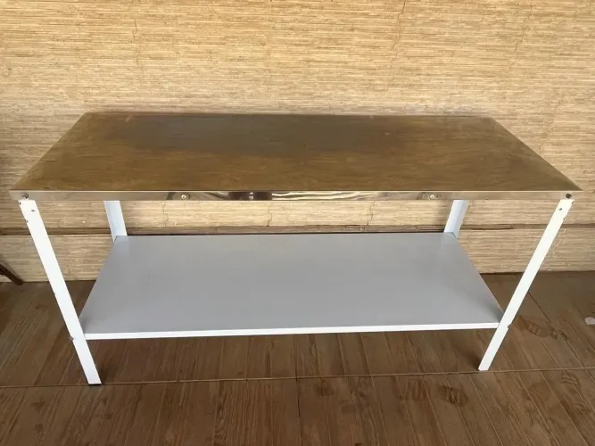 Mesa Bancada Profissional com Tampo em Inox e Prateleira - R$ 700