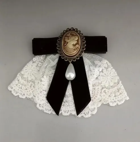Broche de Laço Veludo Marrom com Camafeu e Renda (novo)