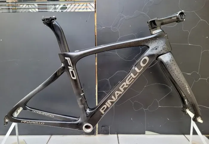 Quadro Pinarello F10 42 ( menor tamanho )