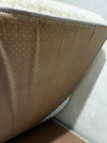 Vendo base e colchão de casal