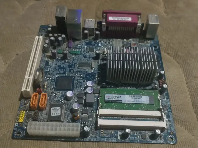Placa Mãe Mini ITX Intel Atom D525 15-R67-011002 DDR3 LSE2.0 Com Processador Integrado