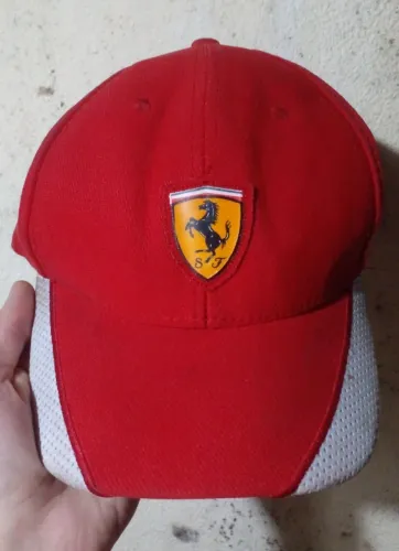 Boné Scuderia Ferrari Vermelho semi novo parcelo cartão