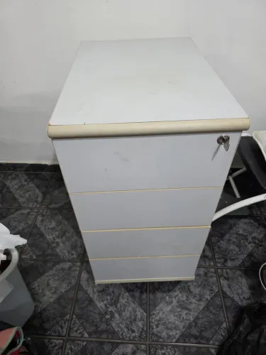 Móvel/gaveteiro auxiliar com chave