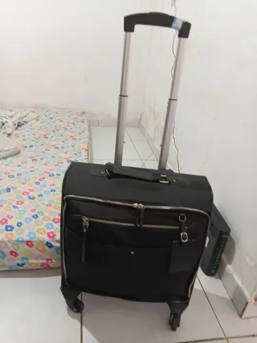 Vendo mala 10 kg de viagem com rodinha <br>Comprei na Espanha muito boa.