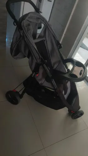 Carrinho de bebê + bebê conforto 