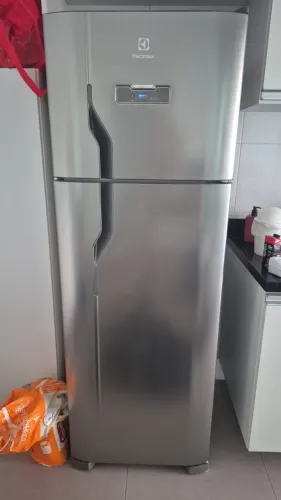 Geladeira Electrolux Inox - 310 litros - digital