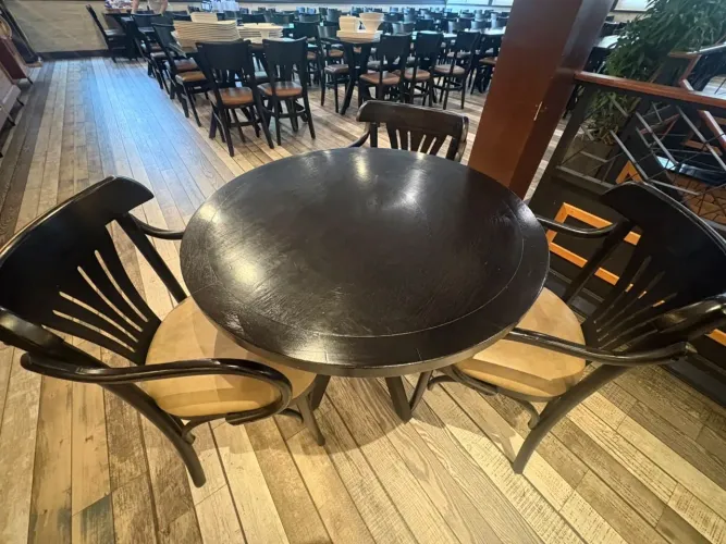 Mesa bistrô com 3 cadeiras 