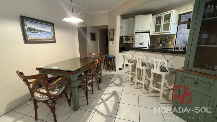 APARTAMENTO PRÓXIMO DO MERCADO E SHOPPING NA MEIA PRAIA