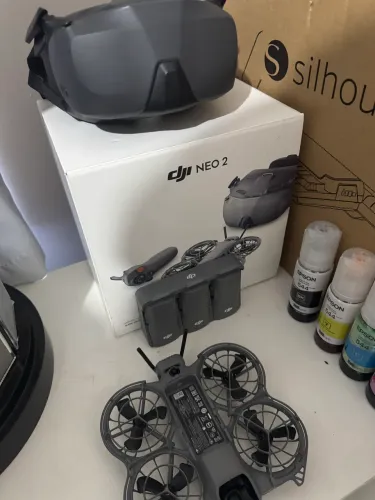 Drone DJI Neo 2 c/ 3 baterias + óculos + controle