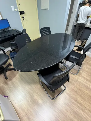 Mesa de jantar em granito