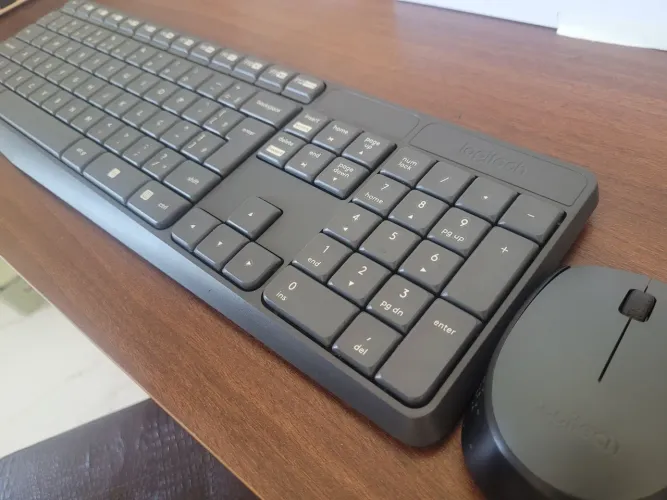 Combo teclado e mouse sem fio Logitech MK235 