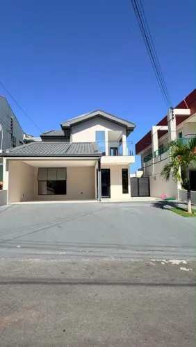 Casa duplex à venda no condomínio Residencial Tapajós