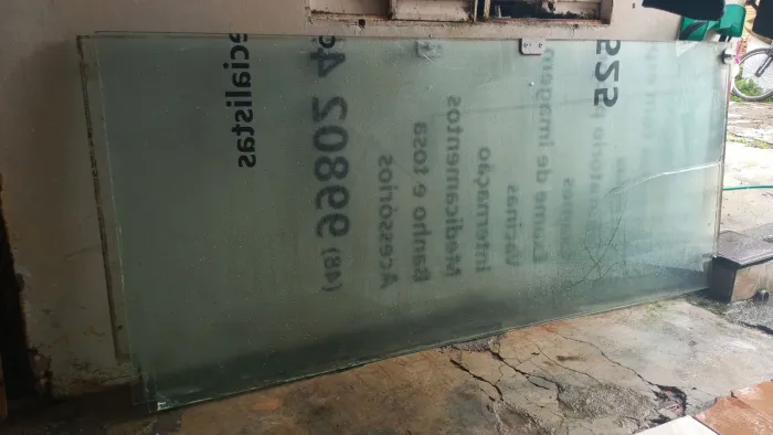 Vendo porta de vidro 1,800
