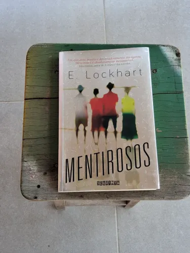 Livros diversos em ótimo estado famosos no booktok