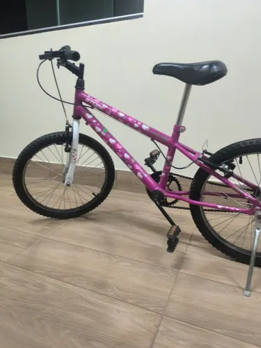 Bicicleta infantil feminina bem conservada aro 20