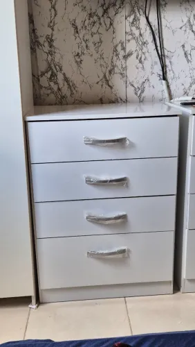Cômoda 4 gavetas branca