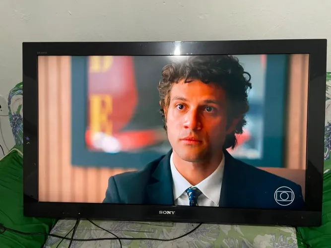Vendo uma tv de 43 polegadas nao e smart motivo da venda comprei outra valor 600 reais 