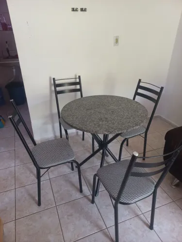 Mesa de granito 4 cadeiras