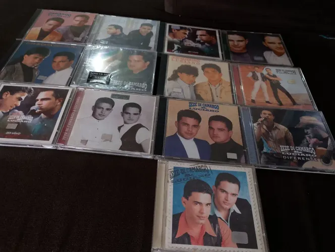 Coleção de CD Zezé di Camargo e luciano