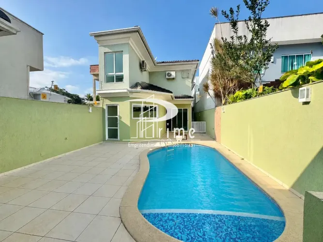 Casa em Camboinhas ara locação, com: 3 suítes e área de lazer, em uma das localizações mai
