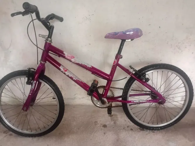 Bicicleta usada,encher pneu,arrumar freio