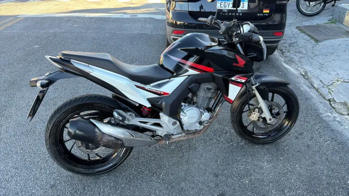CB 250 twister 2017 em bom estado!! Motor bom! Abaixo da fipe!!