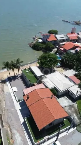 Casa na Praia de Fora com 273,00 m2 e 3 quartos
