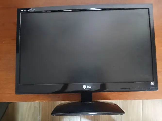 Monitor LG Flatron E2241V (com defeito e para retirada de peças)
