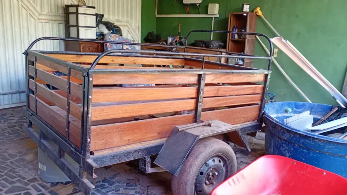 Vende-se carrocinha para carro e moto.semi nova em excelente condições aceito cartão 
