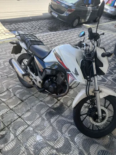 Troco em XRE 190 ou Fazer 250 com volta minha.