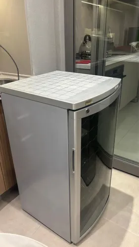 Adega 20 Garrafas Spicy / Haier HVFM20A - Compressor (revisada c/ nota)