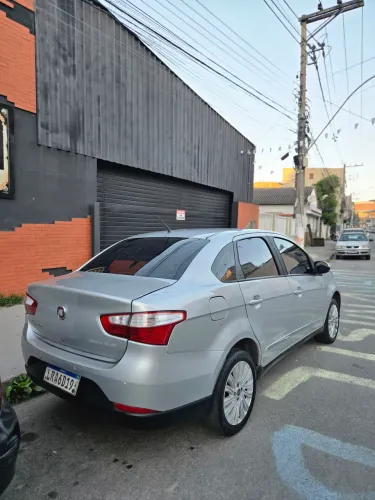 Fiat Grand Siena Essence 1.6 Flex 16V 2014