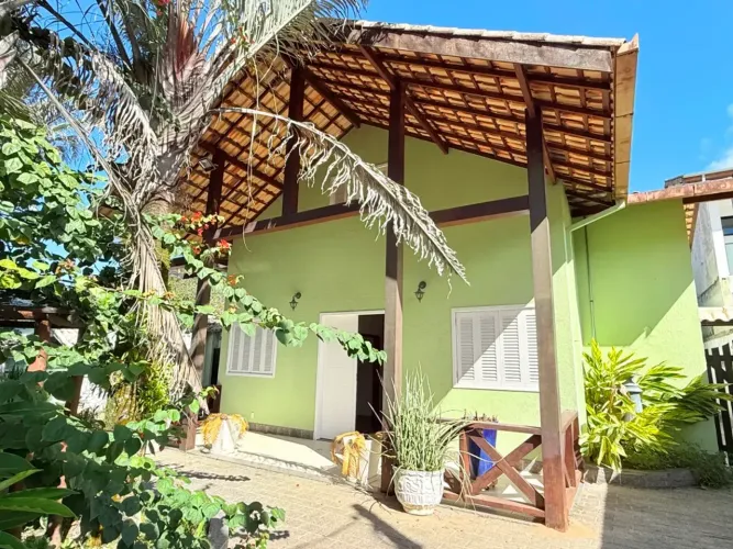 CASA LINEAR COM 03 SUÍTES EM CONDOMÍNIO FECHADO CORUJAS