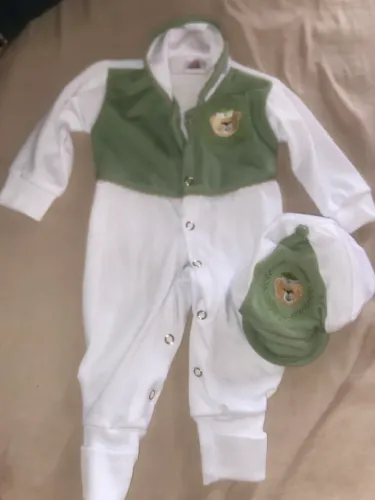 Conjunto macacão manga longa vira pé + chapeuzinho de bebê menino