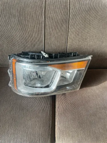 Farol Scania